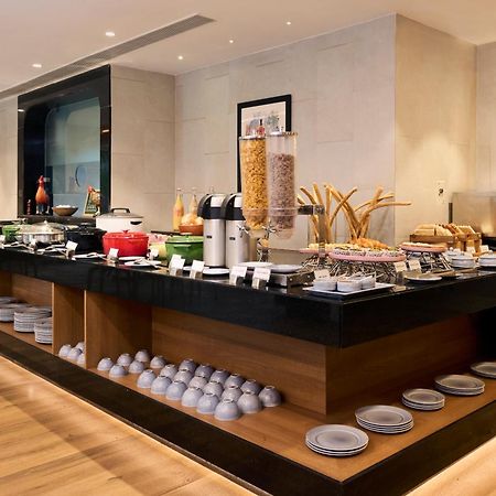 Отель Golden Tulip Vagator Goa Экстерьер фото
